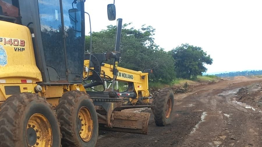 Prefeitura de Ibaté retira mais de cinco caminhões de entulho e lixo do bairro Antônio Moreira