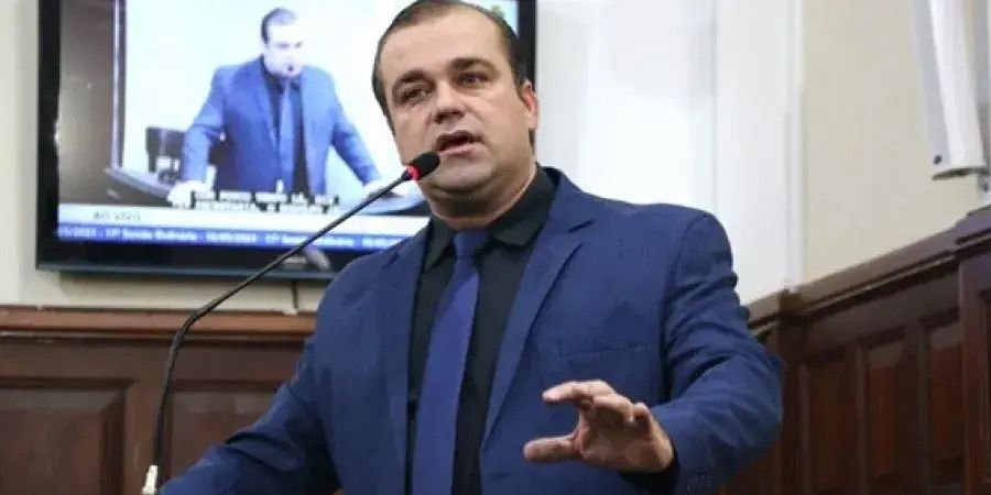 Gustavo Pozzi destaca 1° mês da Escola Estadual Arlindo Bittencourt com o modelo Cívico-Militar