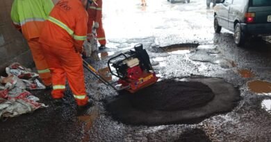 Concessionária que administra a rodovia realiza reparos em buracos no pontilhão do Jardim Cruzado após cobrança da Prefeitura