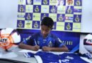 Atleta Alexandre Ribeiro Filho, de 11 anos, assina com o São Carlos FC para disputa do Paulista 2026