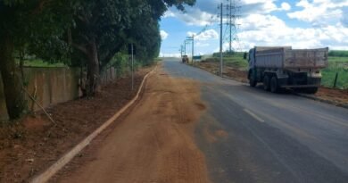 Prefeitura realiza limpeza e roçagem em importante via de acesso de Ibaté Prefeitura realiza limpeza e roçagem em importante via de acesso de Ibaté