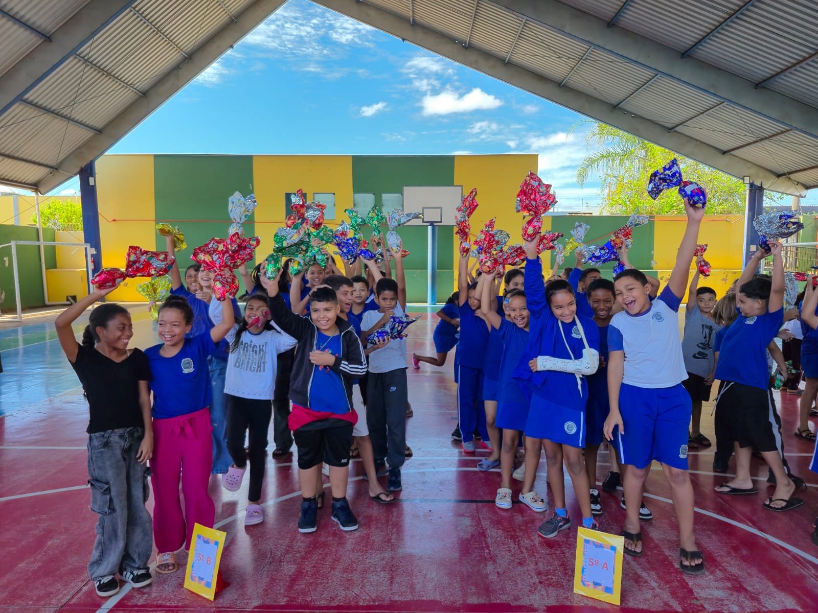 Prefeitura de Ibaté celebra a Páscoa com entrega de ovos para os alunos da rede municipal