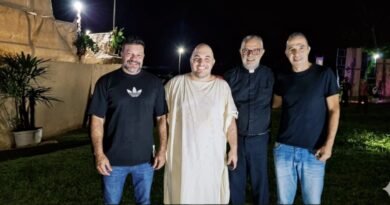 Val acompanha encenação da Paixão de Cristo na Pirâmide e destaca importância do Renovare Val acompanha encenação da Paixão de Cristo na Pirâmide e destaca importância do Renovare