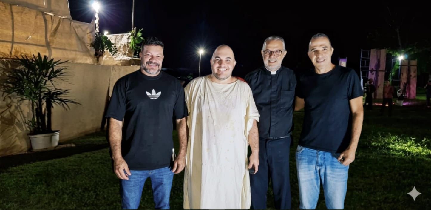 Val acompanha encenação da Paixão de Cristo na Pirâmide e destaca importância do Renovare