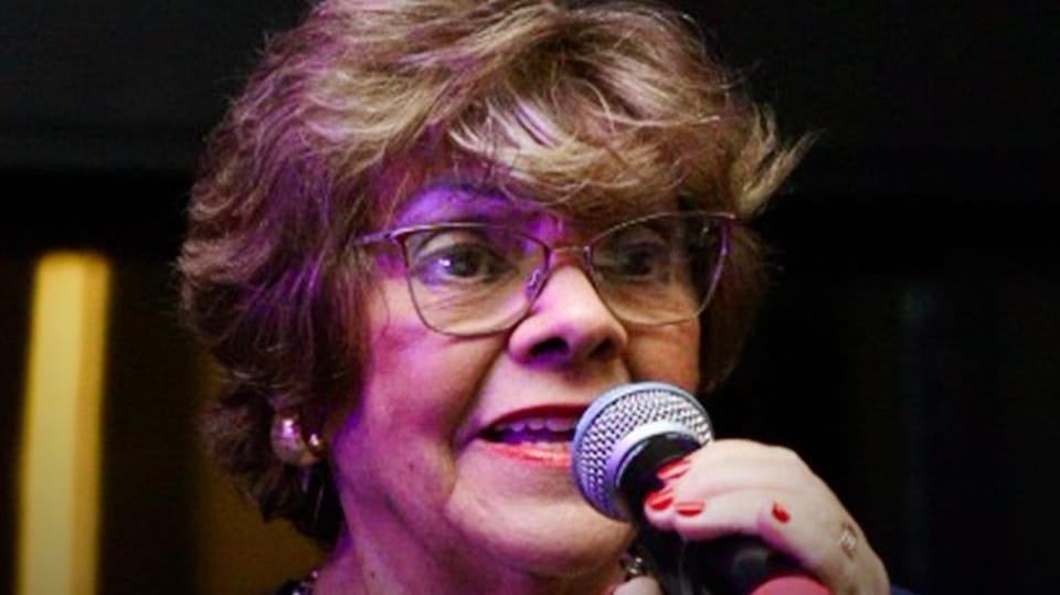 Alciony Menegaz se apresenta gratuitamente no circuito de arena neste domingo