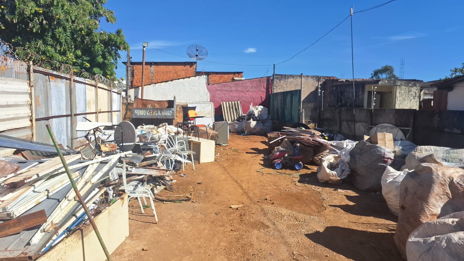 Operação conjunta fiscaliza depósito de sucata em São Carlos