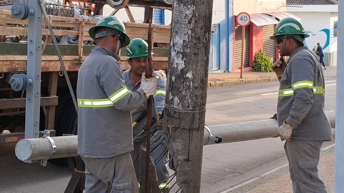 Acidente de trânsito provoca interrupção de energia em trecho do centro