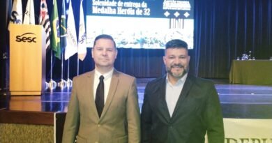 Vereador Val Construtor participa da entrega da Medalha Constitucionalista a professor em São Carlos