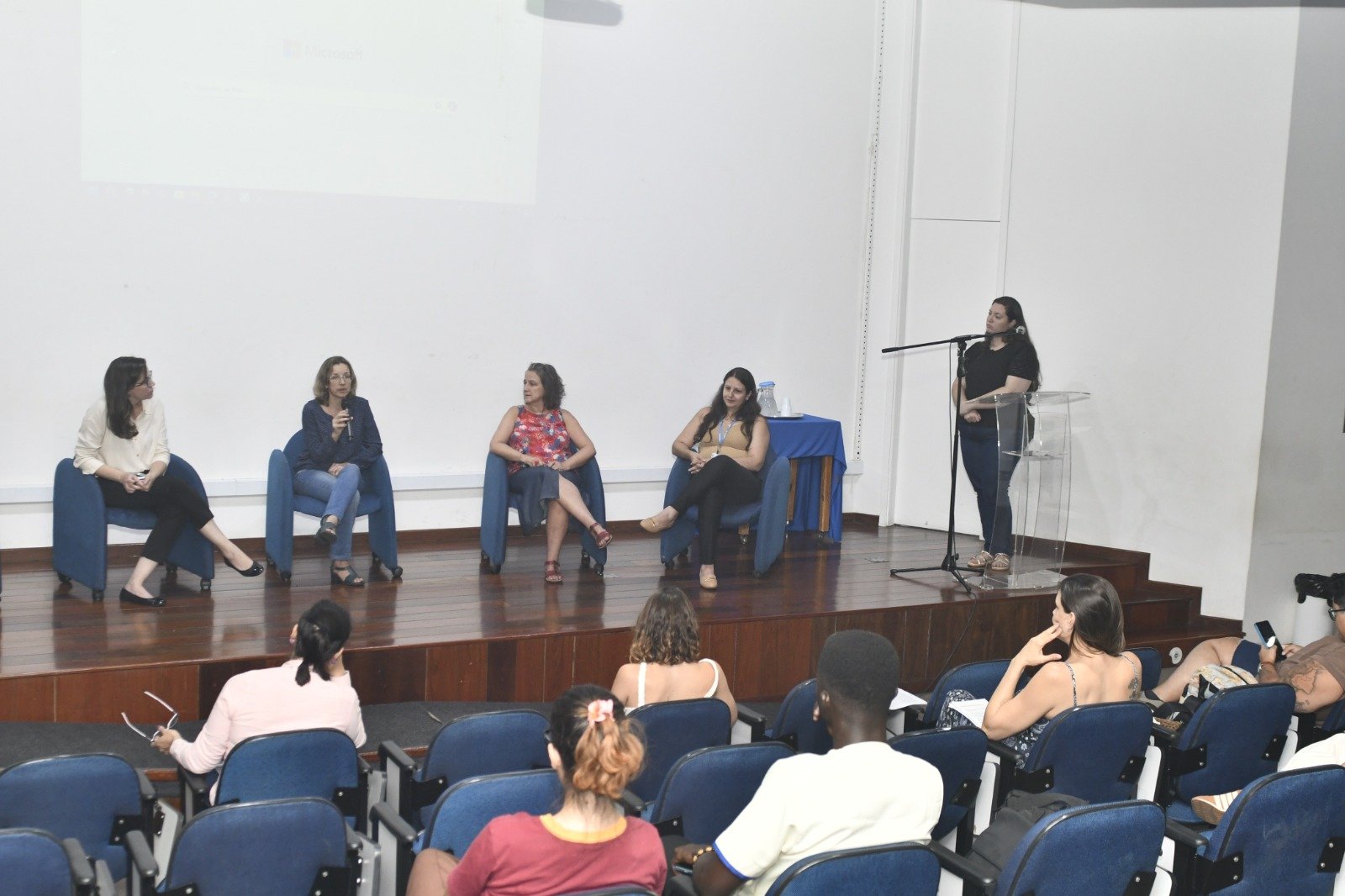Profissionais da saúde e estudantes da UFSCAR participam de simpósio sobre enfrentamento das violências do trabalho