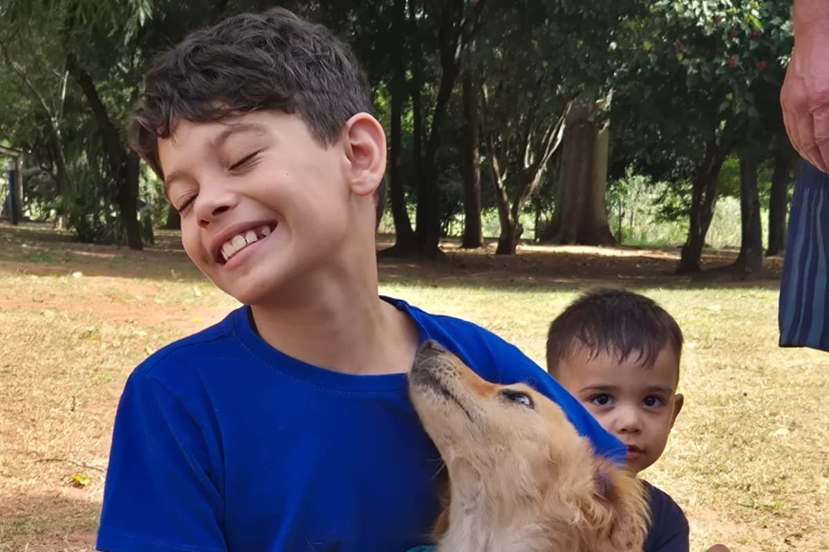 Feira de adoção garante novos lares para seis animais em São Carlos