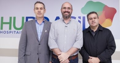 Prefeitura entrega alvará de funcionamento das novas alas do Hospital Universitário