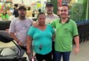 Supermercado Biro entrega moto 0 km à ganhadora da promoção de aniversário