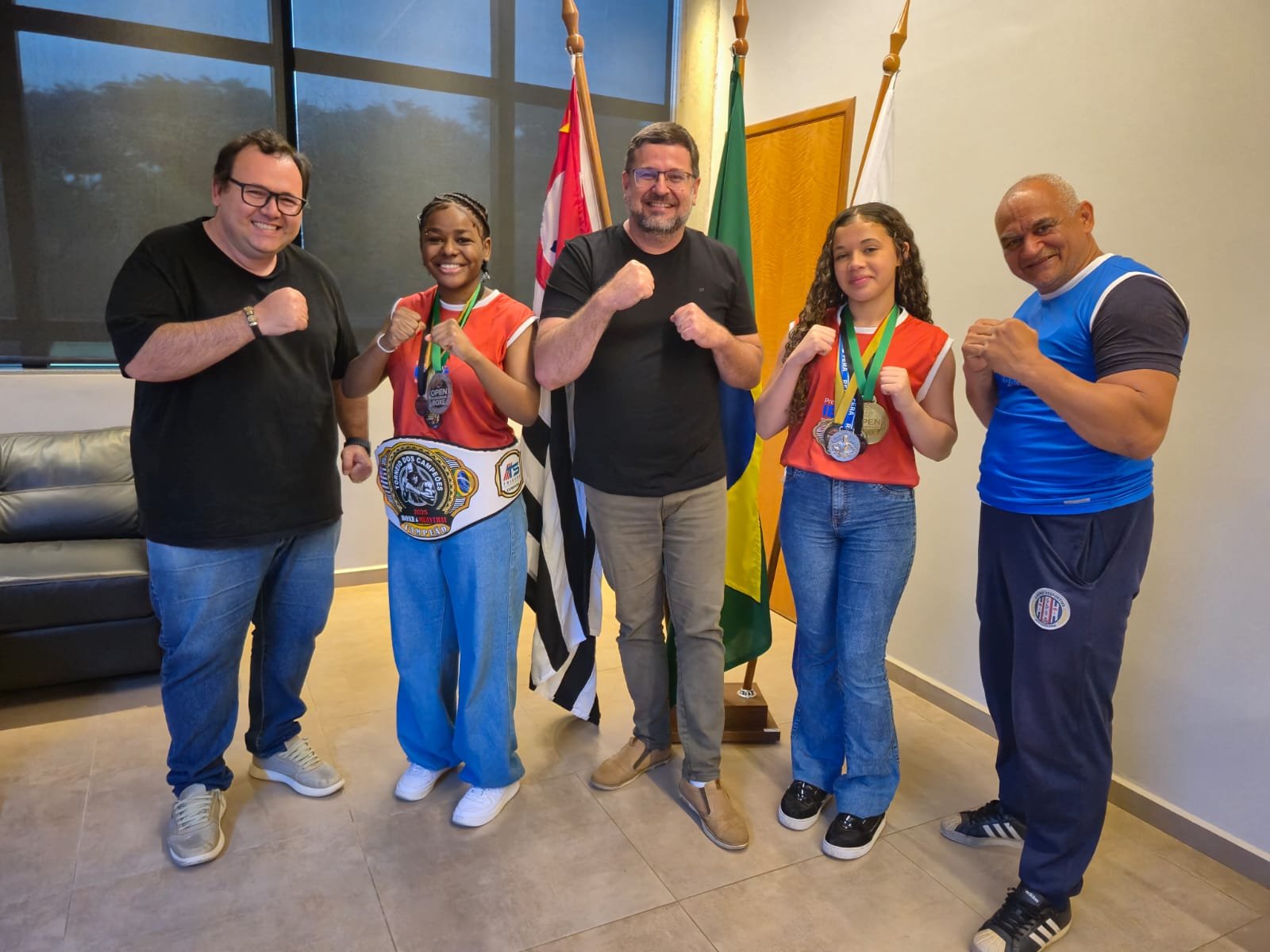 Atletas medalhistas do Open Paraná de Boxe apresentam conquista e destacam o orgulho para Ibaté