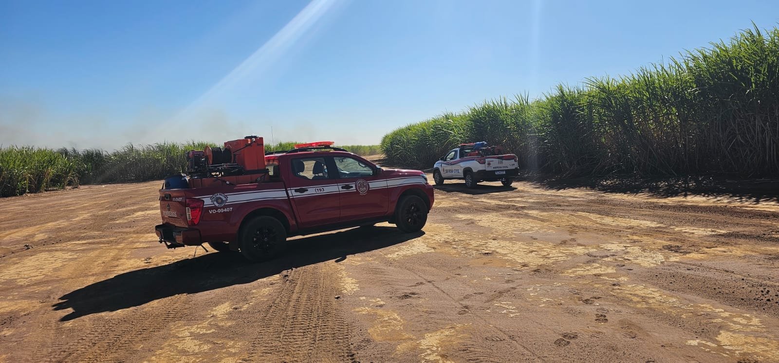 Defesa Civil de Ibaté atua no combate a incêndio em canavial
