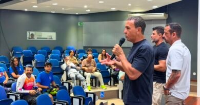 Vereador Edson Ferraz participa de homenagem a atletas de São Carlos nos Jogos Regionais Vereador Edson Ferraz participa de homenagem a atletas de São Carlos nos Jogos Regionais