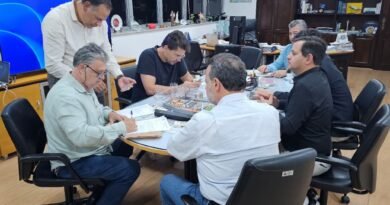 Secretario recebe comitiva de São Carlos para debater investimentos em Rodovias Secretario recebe comitiva de São Carlos para debater investimentos em Rodovias