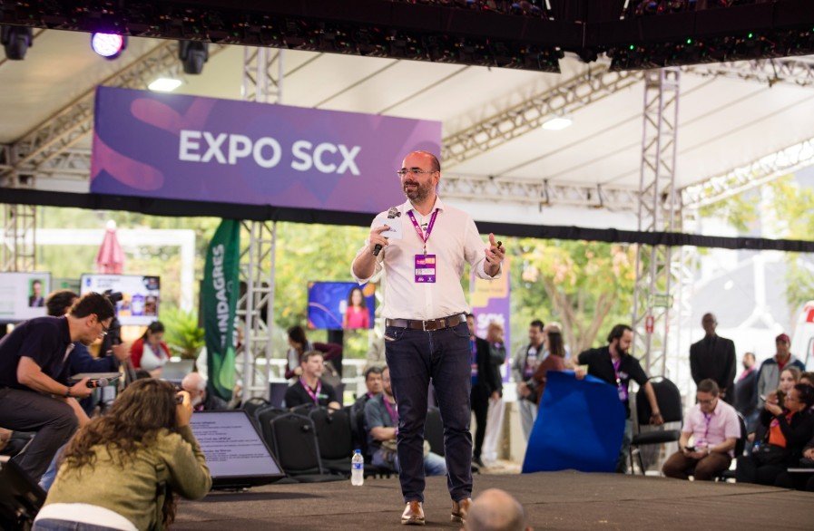 Prefeito apresenta balanço de parcerias com universidades na abertura do São Carlos Experience