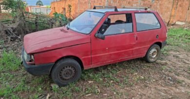 Veículo furtado é localizado abandonado em estrada de terra em Ibaté Veículo furtado é localizado abandonado em estrada de terra em Ibaté