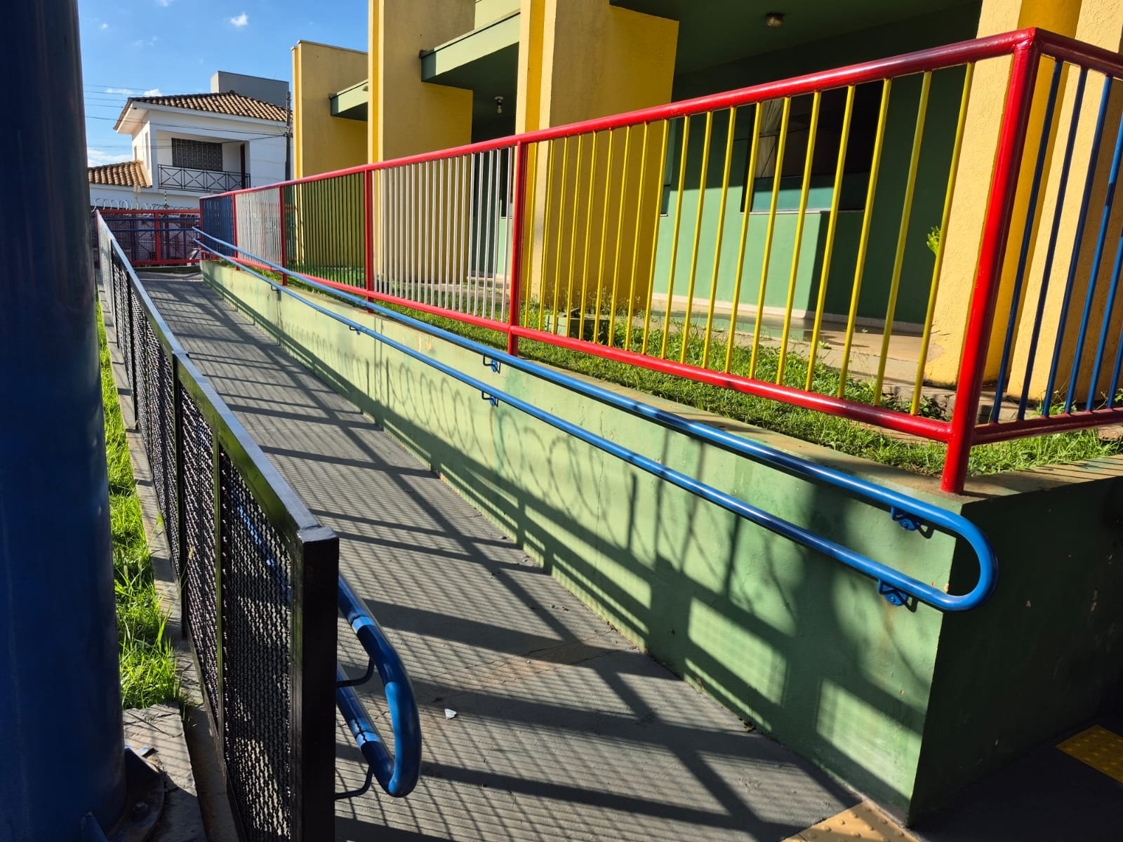 Prefeitura de Ibaté amplia acessibilidade nas escolas municipais e garante ambientes mais inclusivos