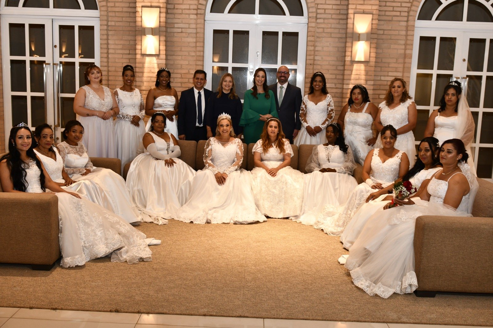 11° casamento comunitário celebra união de 17 casais em São Carlos