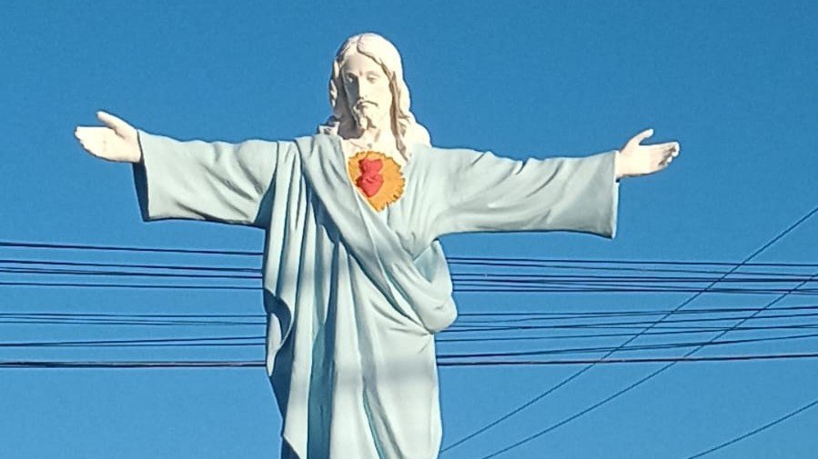 Cristo do Bairro São Benedito passa por revitalização e ganha nova pintura