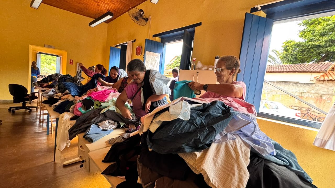 Bazar itinerante do Fundo Social leva solidariedade para famílias de Santa Eudóxia