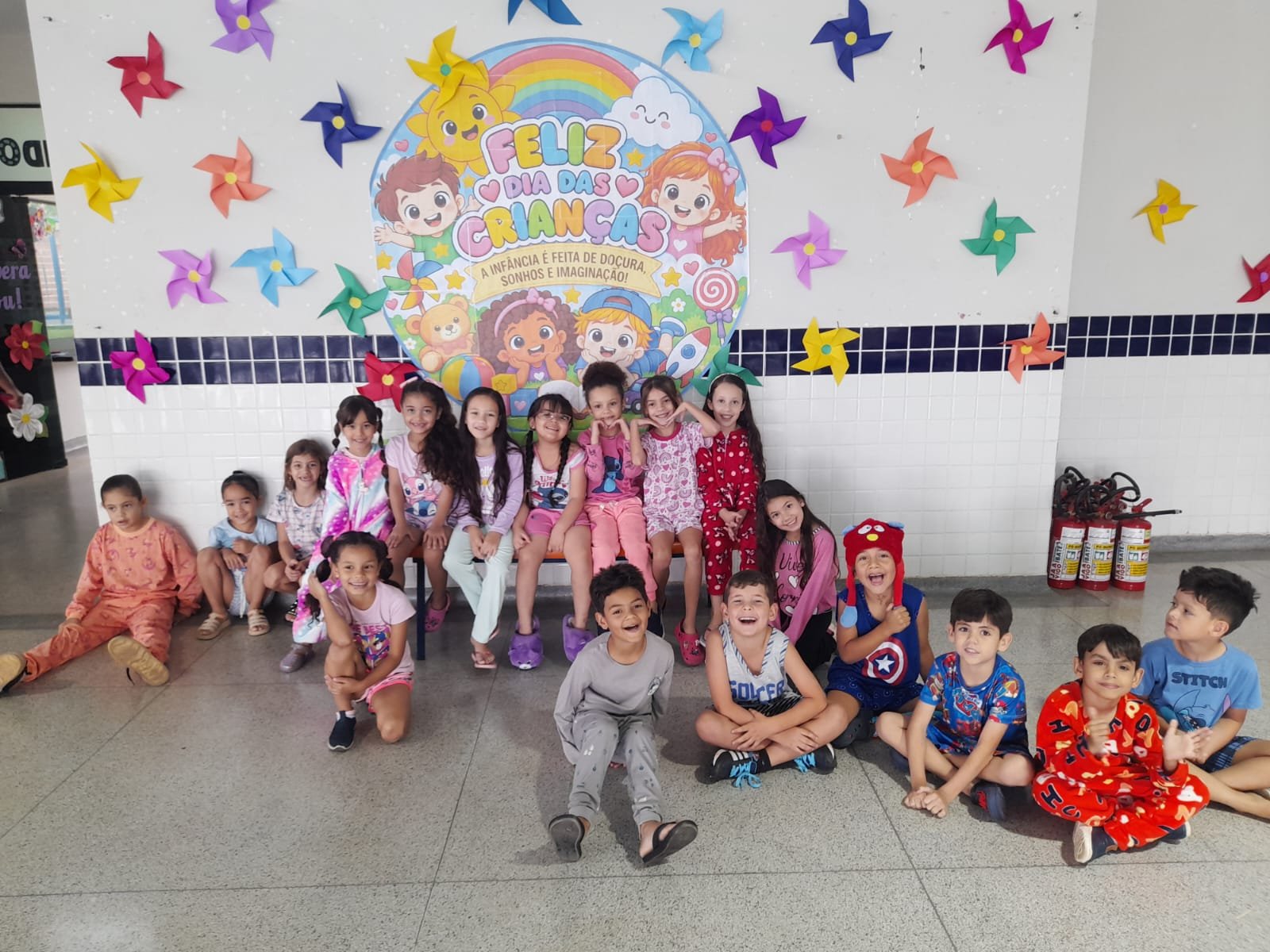 Crianças da Rede Municipal de Ensino se divertiram nas escolas com o dia do pijama