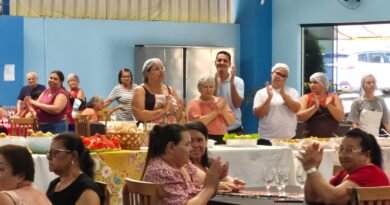 Centro de Convivência promove almoço especial para idosos que participam de atividades físicas nos bairros Centro de Convivência promove almoço especial para idosos que participam de atividades físicas nos bairros
