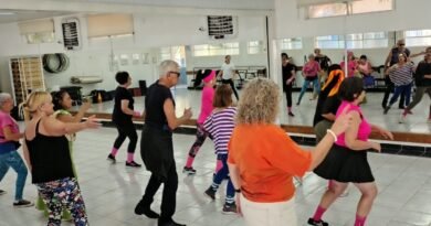 Fesc celebra mês do idoso com evento de dança temático dos anos 80 nos campi 1 e 2