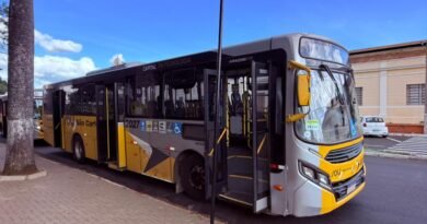 São Carlos terá linha de ônibus para interligar cemitérios no Dia de Finados São Carlos terá linha de ônibus para interligar cemitérios no Dia de Finados